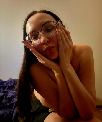 Опыт и стиль сочетаю в своих услугах, чтобы ты получил незабываемые моменты релаксации и наслаждения. Фото подтверждают мою привлекательность и соблазнительность. Имею положительные отзывы, которые гарантируют мою надежность и внимание к каждому клиенту. Позволь мне побаловать тебя уникальным особенным сервисом, который удовлетворит все твои желания. Что ждешь? Позвони мне прямо сейчас и окунись в мир наслаждения вместе со мной 💋💫 511, 33 года